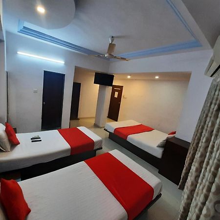 Hotel Royal Night 아흐메다바드 외부 사진