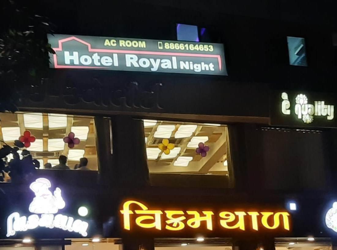 Hotel Royal Night 아흐메다바드 외부 사진