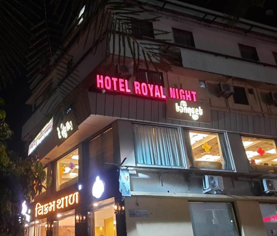 Hotel Royal Night 아흐메다바드 외부 사진