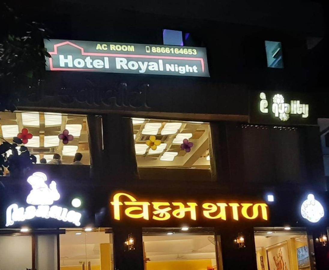 Hotel Royal Night 아흐메다바드 외부 사진