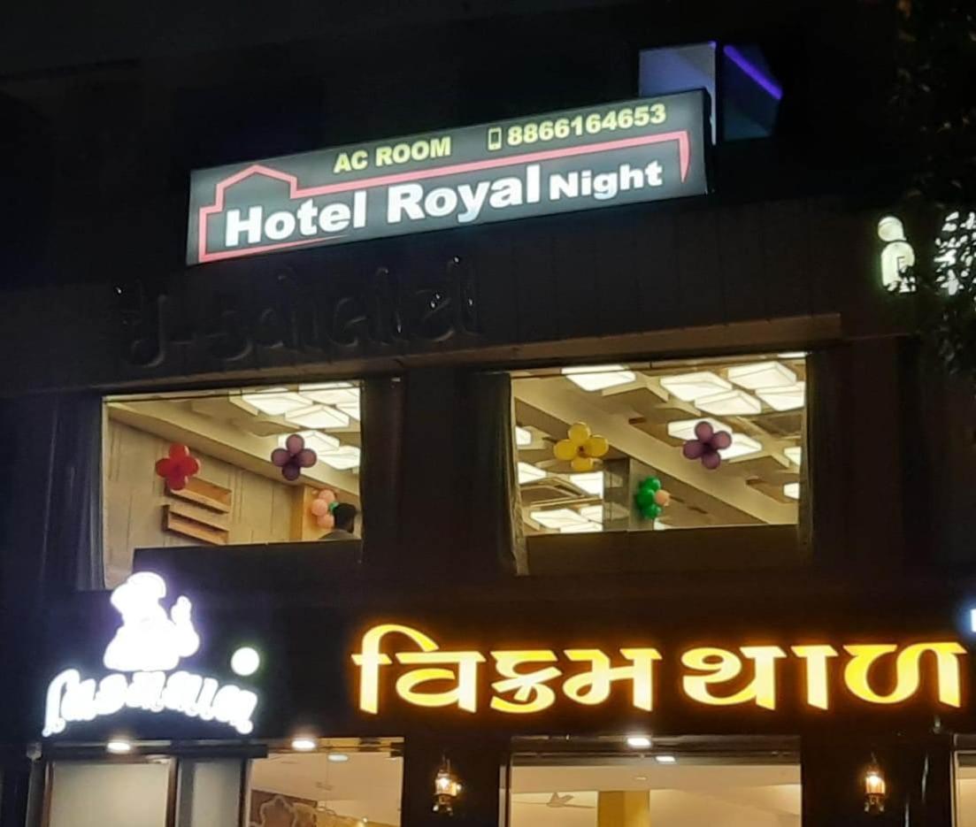 Hotel Royal Night 아흐메다바드 외부 사진