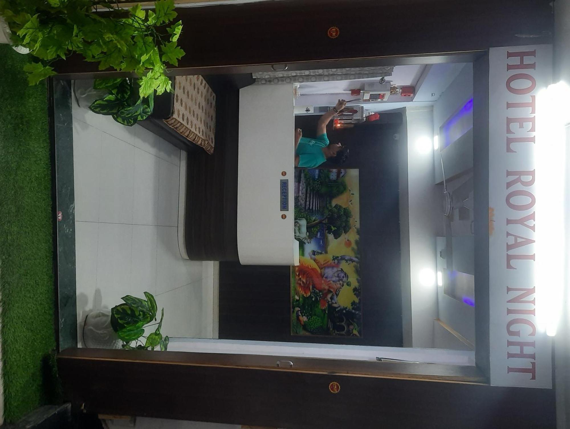Hotel Royal Night 아흐메다바드 외부 사진